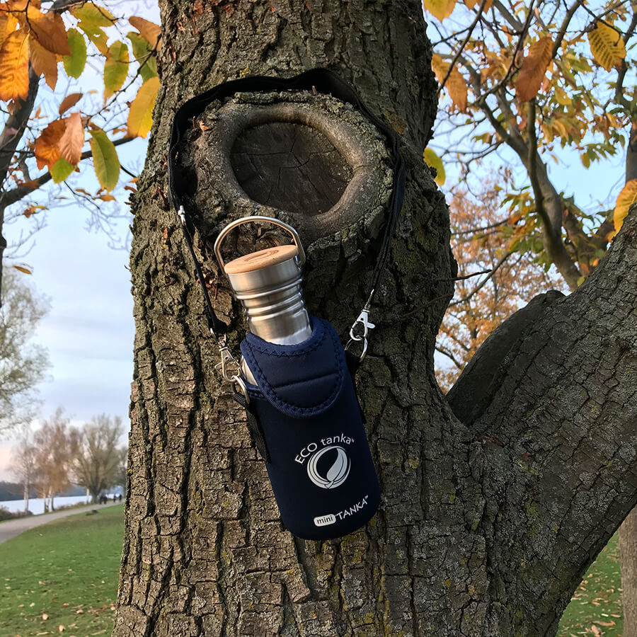 ECOtanka-KOOLER-Schutzhülle-aus-Neopren-in-Blau-mit-Trageriemen