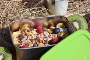 Edelstahl Lunchbox mit gesundem Essen