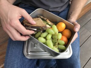 Edelstahl Lunchbox mit Brot